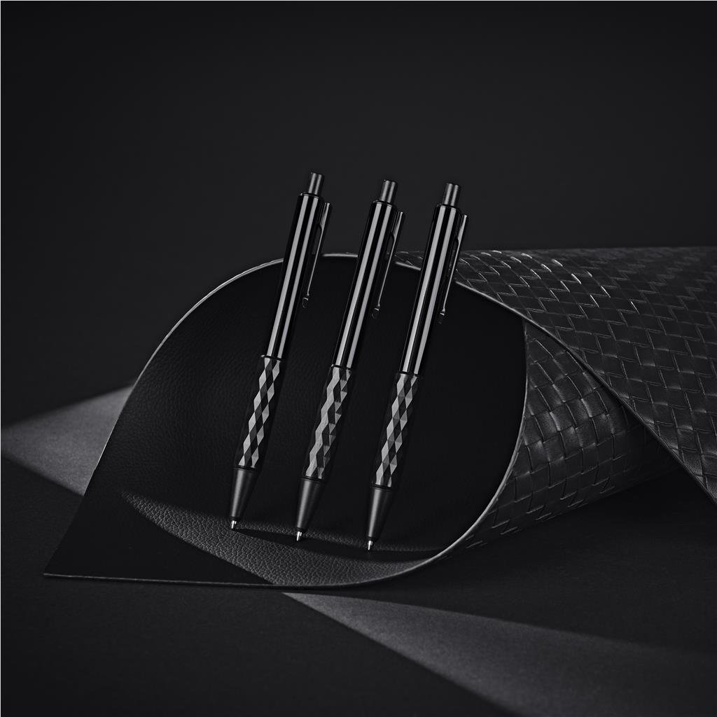 AV-19201_LIFESTYLE-NO-LOGO