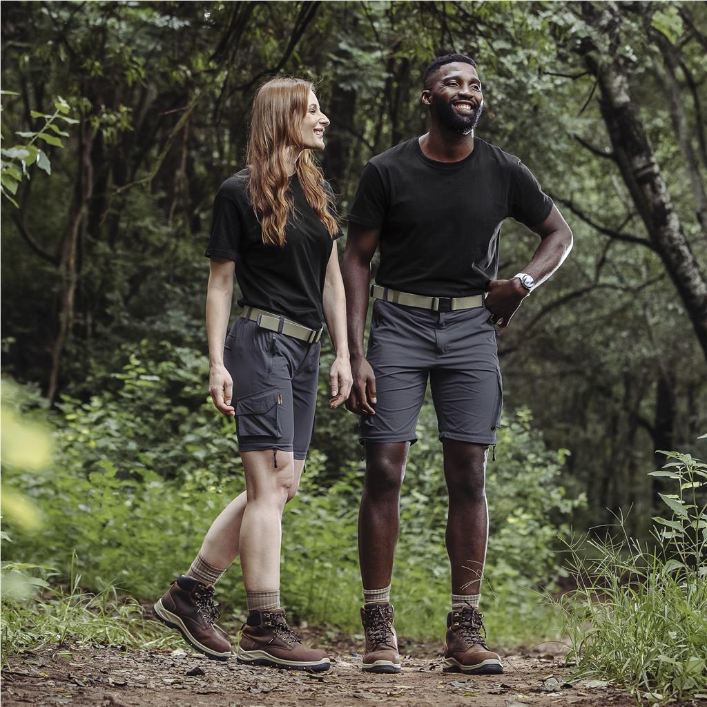 BO-UT-35-A-LIFESTYLE-04-NO-LOGO