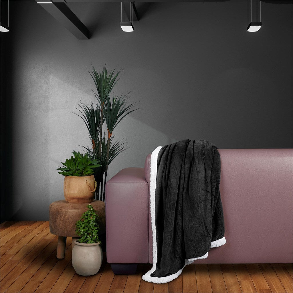 GIFT-17150-BL-LIFESTYLE-NO-LOGO