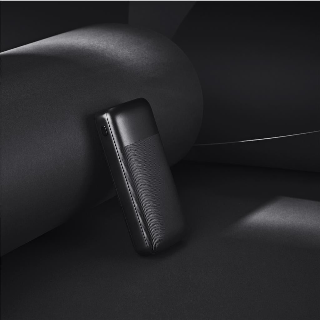 MT-AV-471-B_LIFESTYLE-NO-LOGO